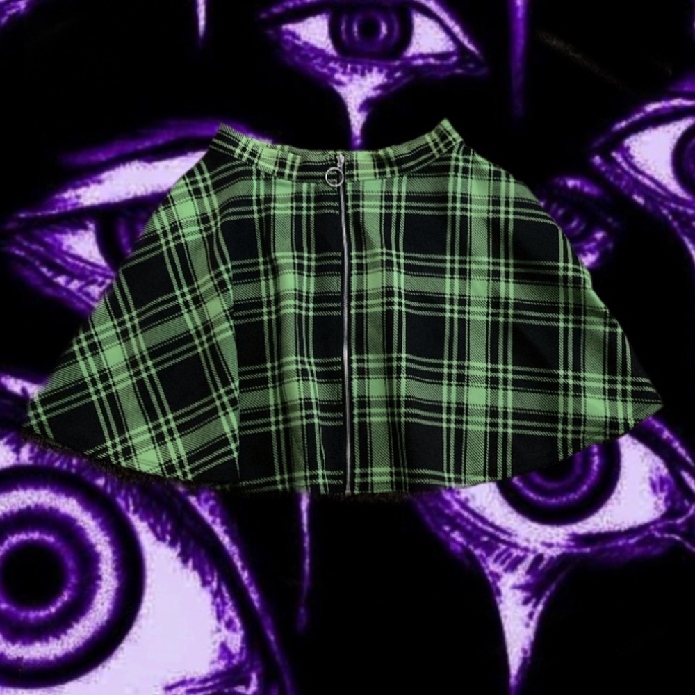 ⭐️HotTopic⭐️ Neon Green Skirt With Zipper